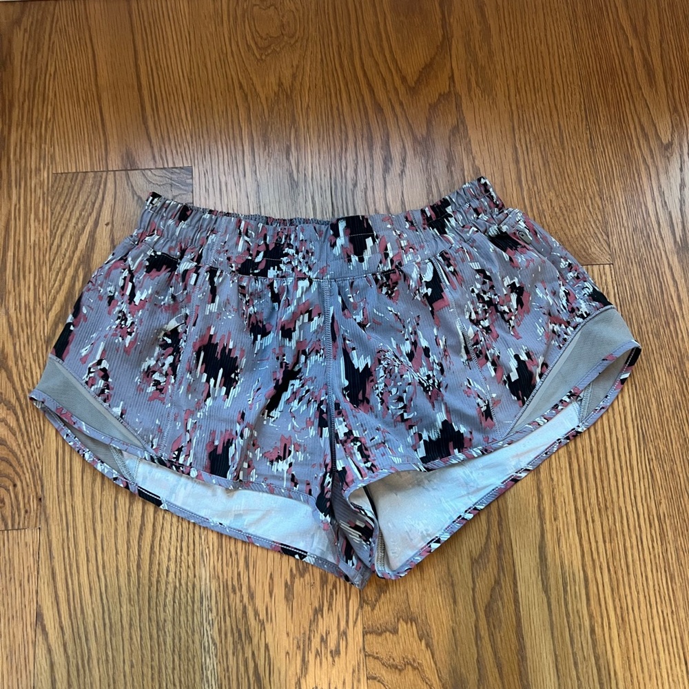 Lululemon Hotty Hot Shorts 2.5” Size 8-Rare Pattern